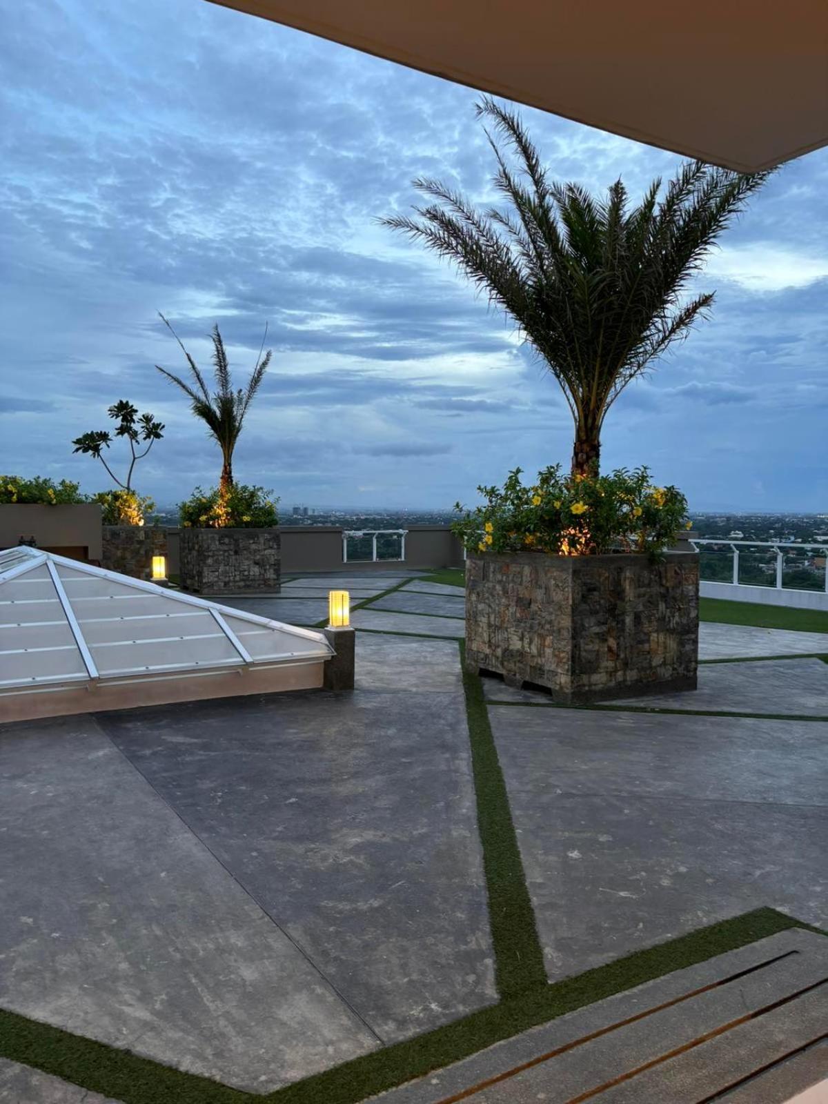2 Bedroom Condo Unit Near Sm Bf & Naia At The Atherton By Dmci With 2 Balcony Paranaque City Kültér fotó