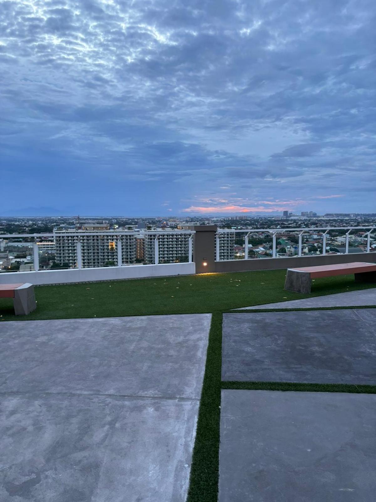 2 Bedroom Condo Unit Near Sm Bf & Naia At The Atherton By Dmci With 2 Balcony Paranaque City Kültér fotó