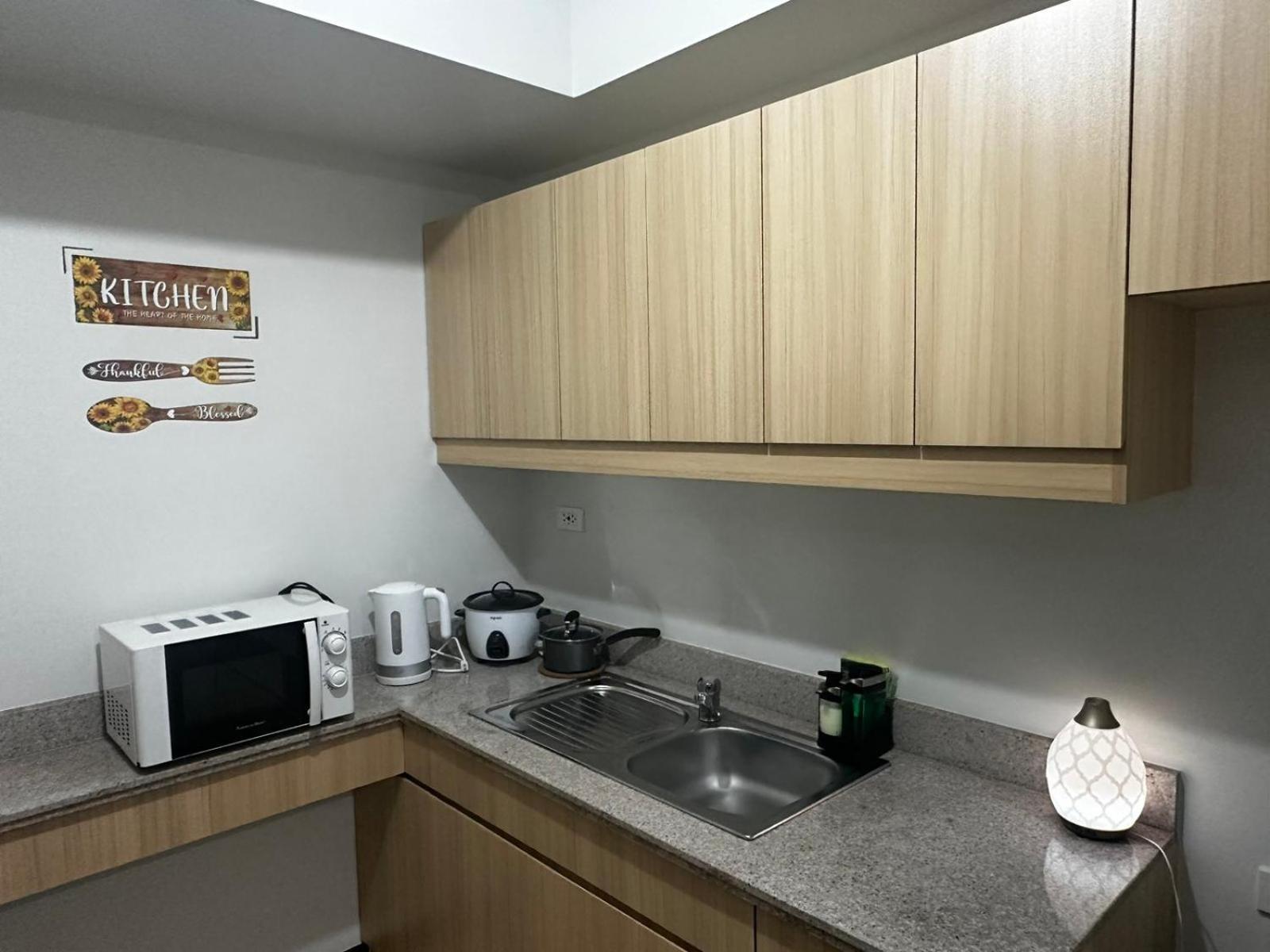 2 Bedroom Condo Unit Near Sm Bf & Naia At The Atherton By Dmci With 2 Balcony Paranaque City Kültér fotó