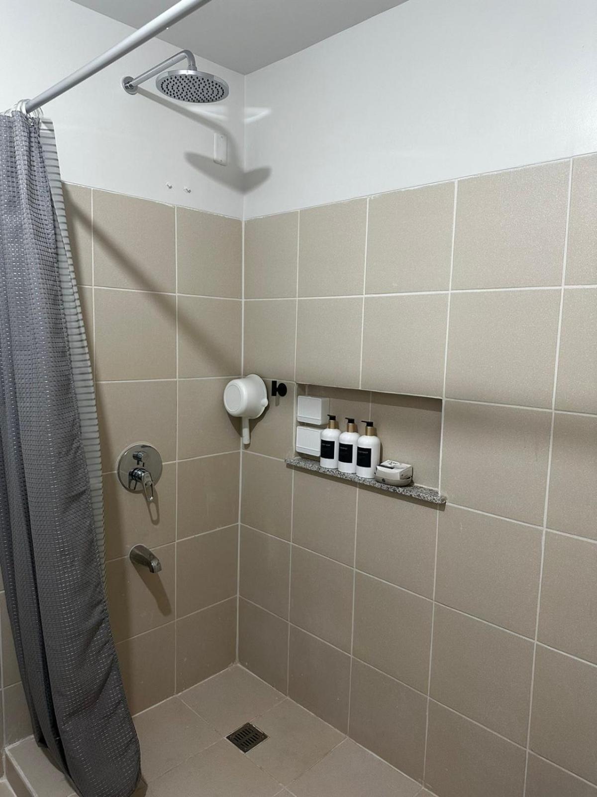 2 Bedroom Condo Unit Near Sm Bf & Naia At The Atherton By Dmci With 2 Balcony Paranaque City Kültér fotó